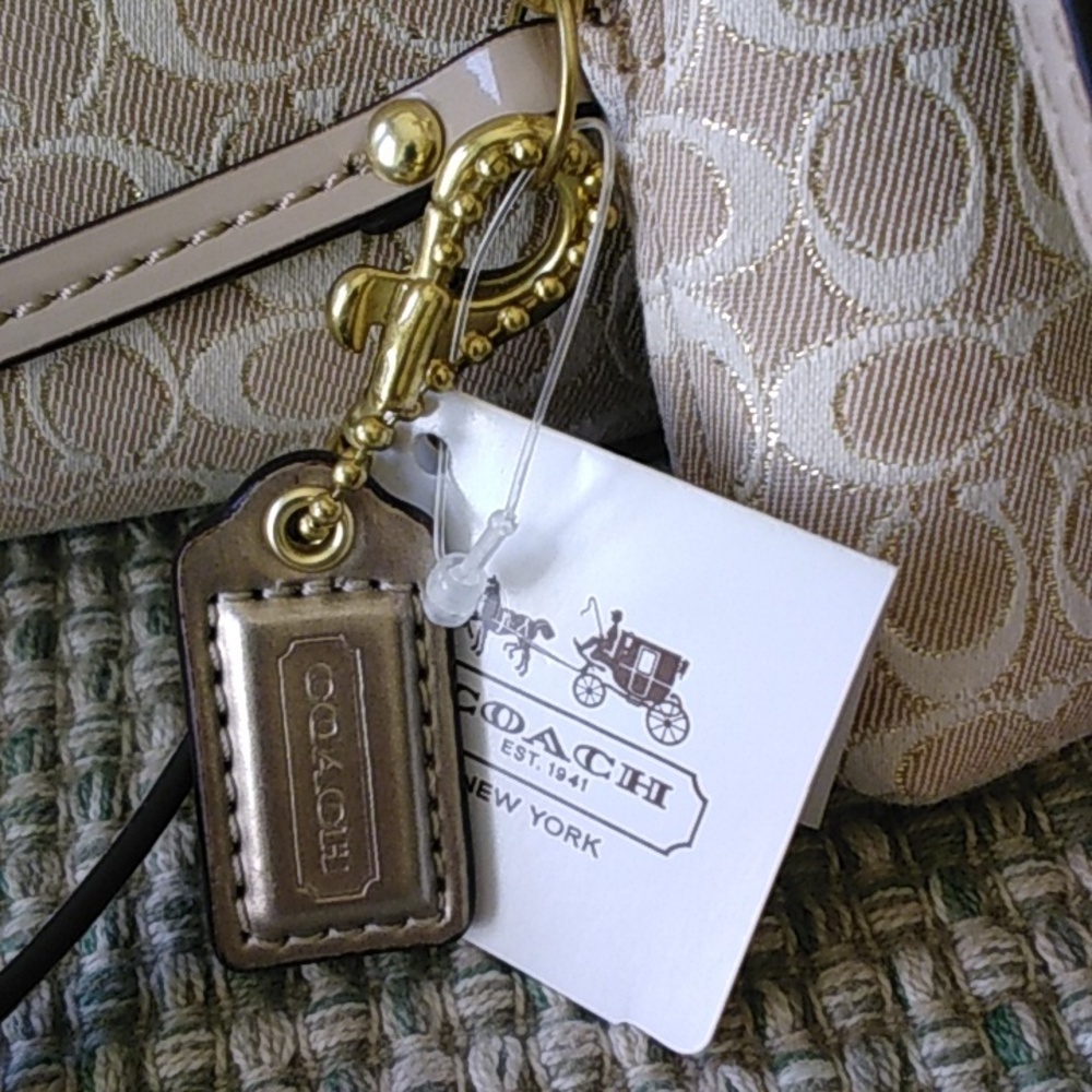 Rare Stunning Coach Beige/ Tan Signature Canvas Crossbody with Matching Wristlet - Picture 3 of 12